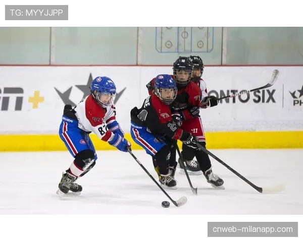 国际冰联世锦赛顶级组开赛，加拿大队首战轻取丹麦